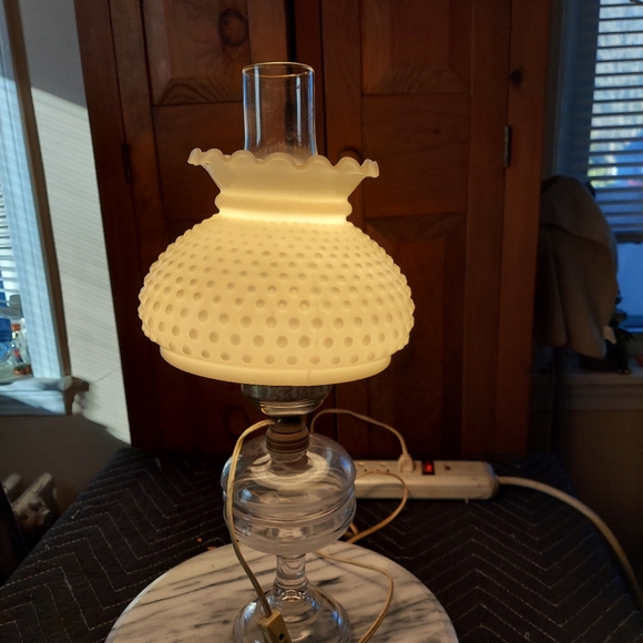 Mid century Hobnail Lamp - Picture 11 of 15